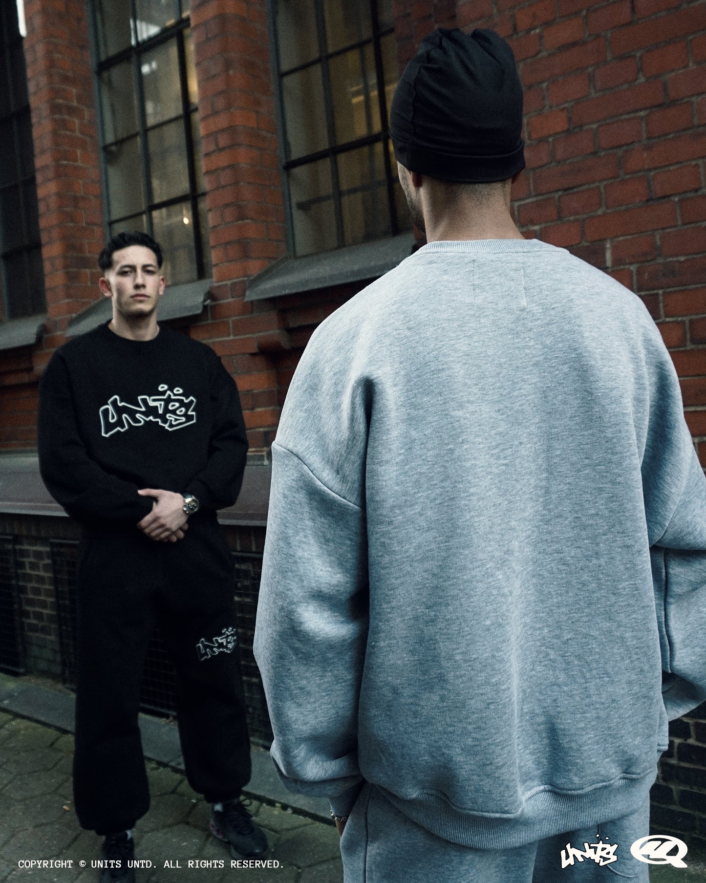UNITS CREWNECK BLACK