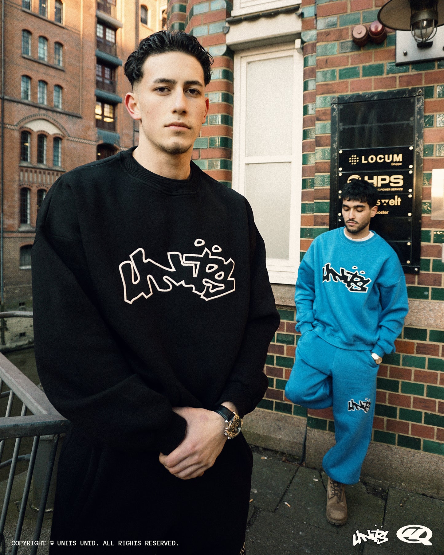UNITS CREWNECK BLACK