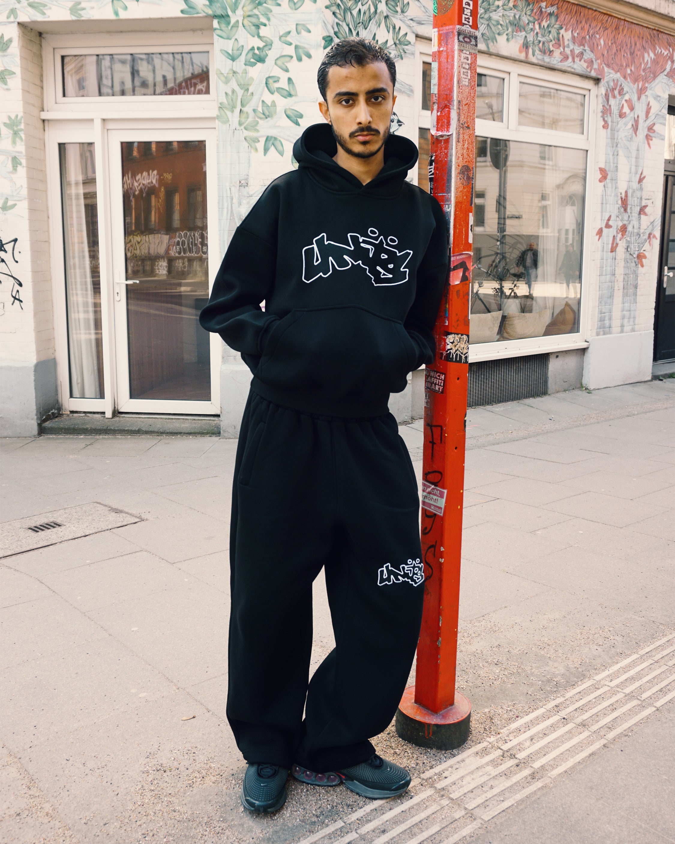 UNITS HOODIE BLACK