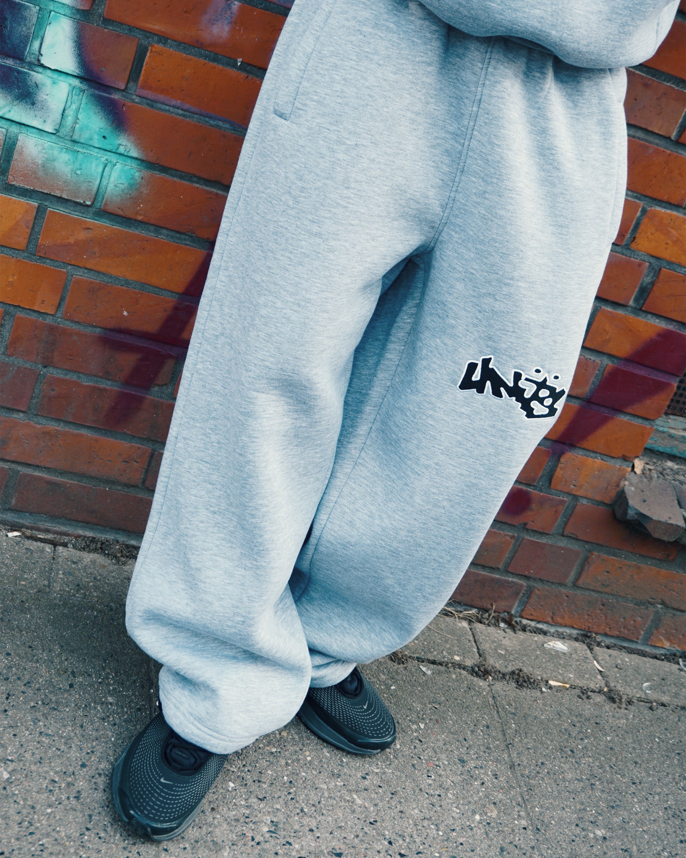 UNITS SWEATS GREY