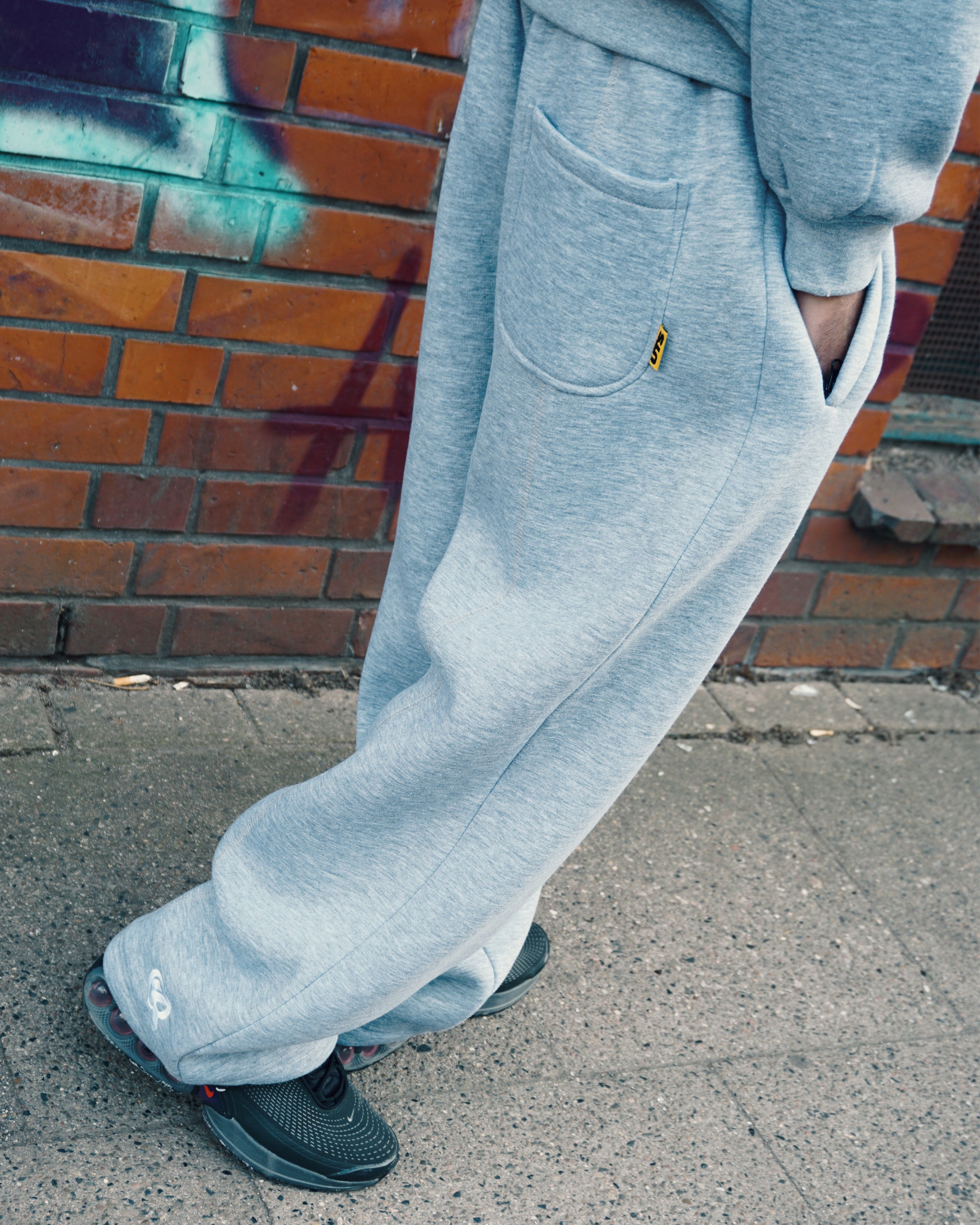 UNITS SWEATS GREY