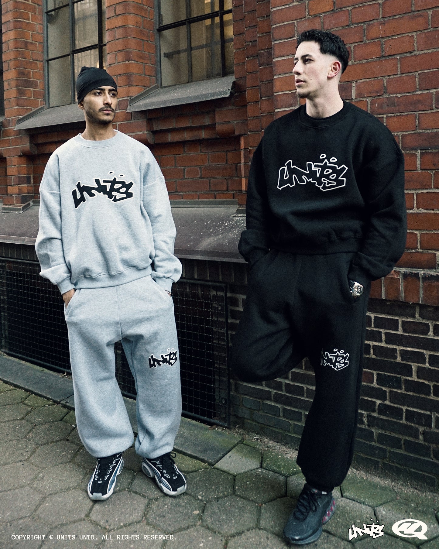 UNITS GREY SWEATS