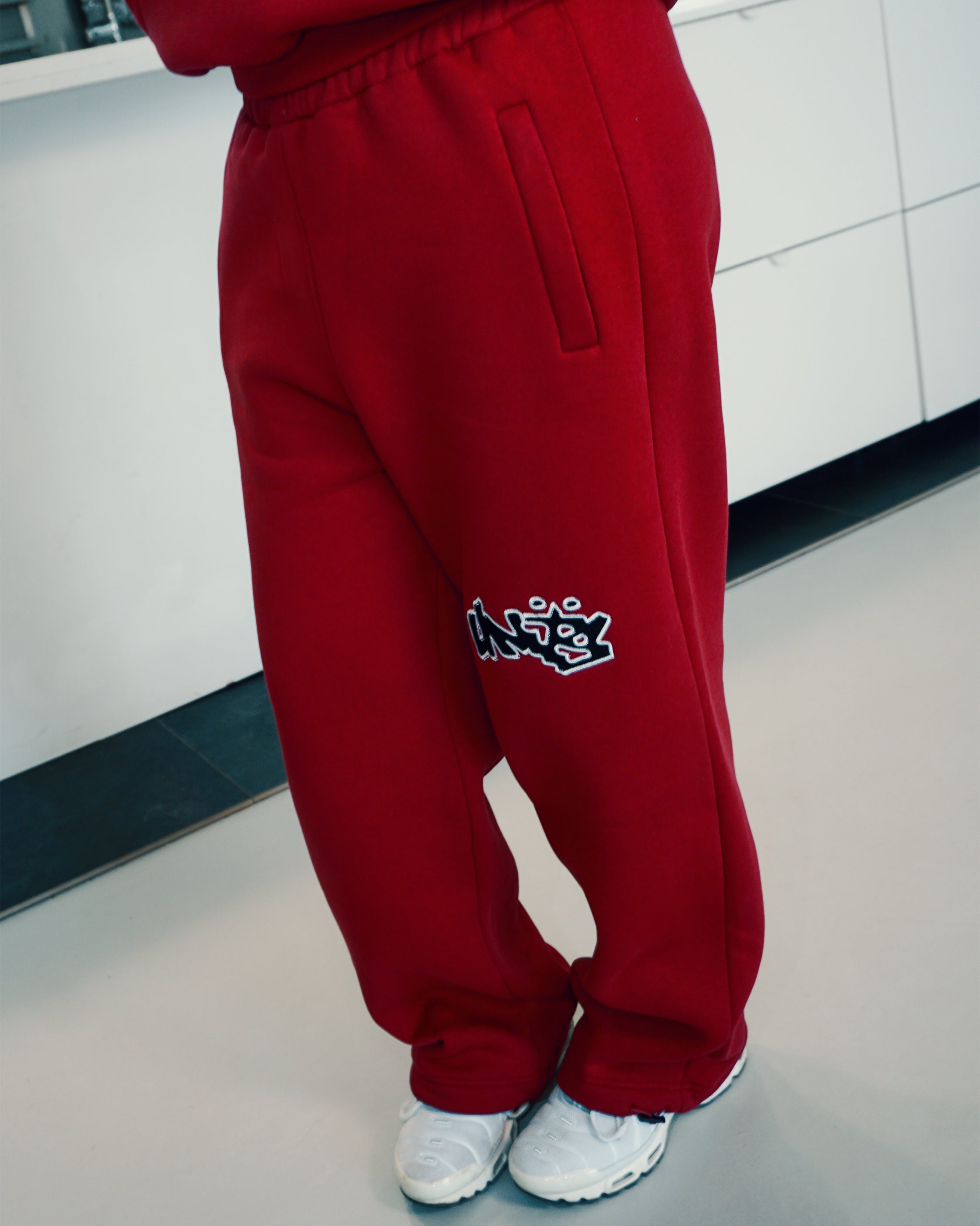 UNITS SWEATS BURGUNDY