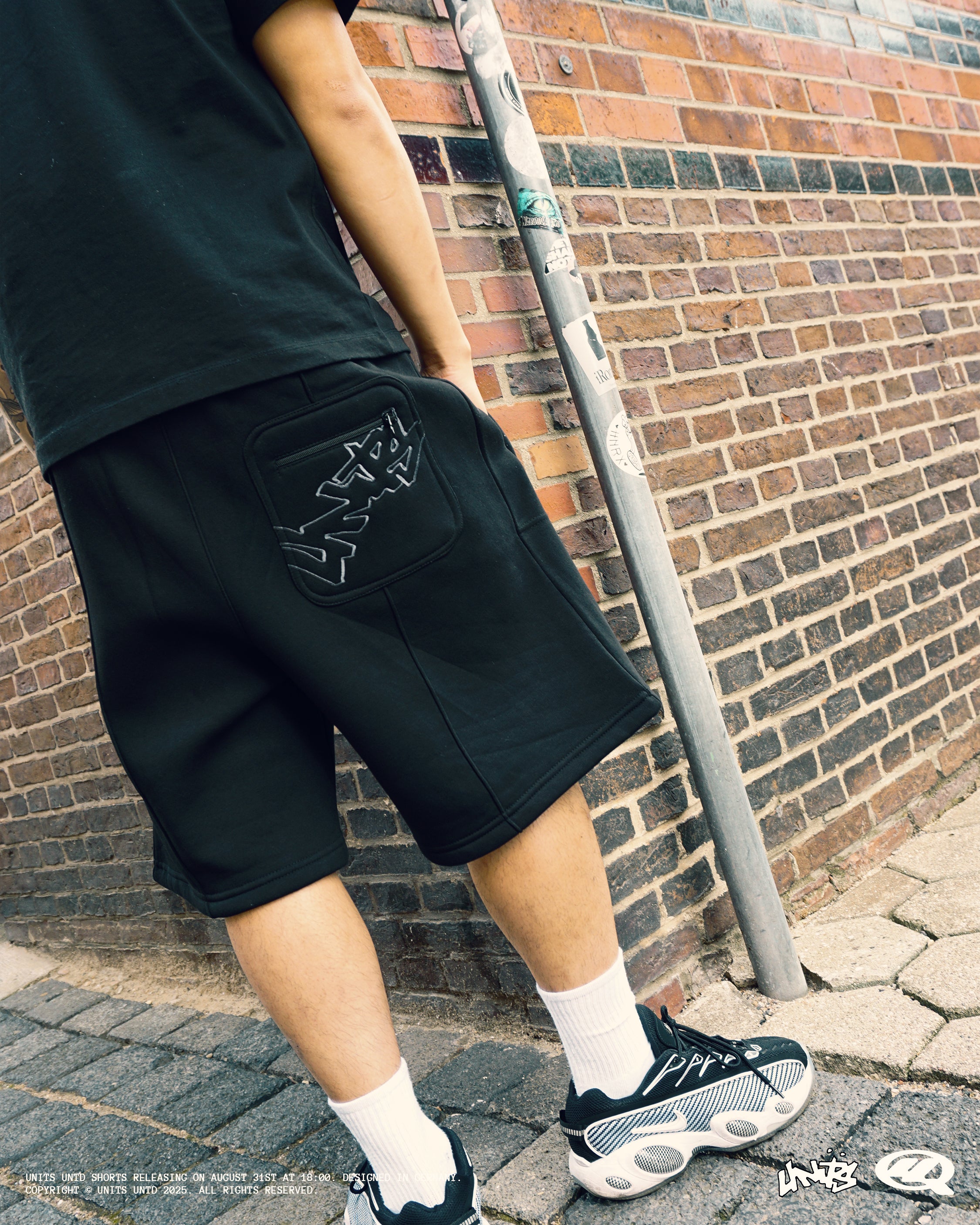 UNITS SHORTS BLACK