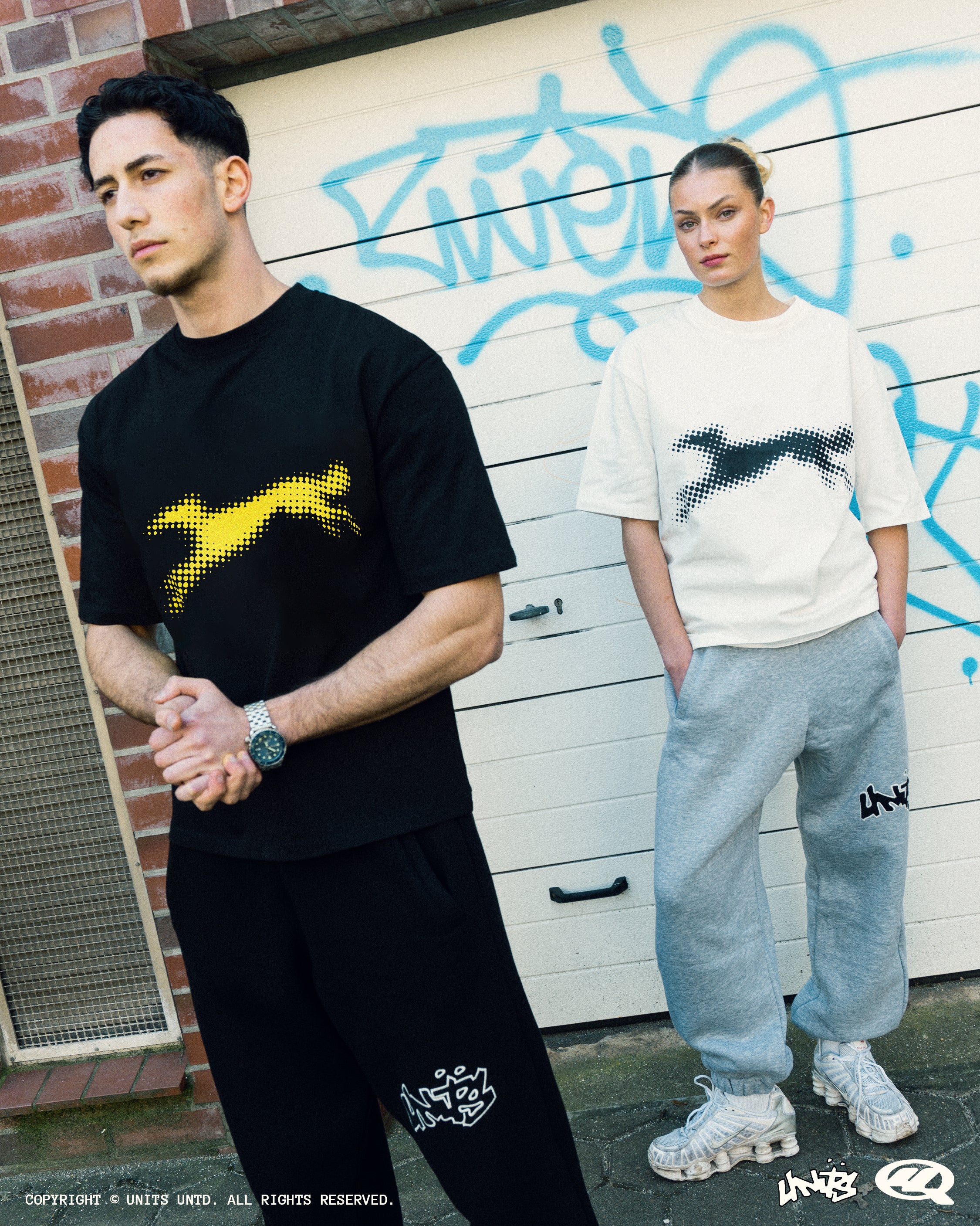 UNITS SALUKI TEE BLACK